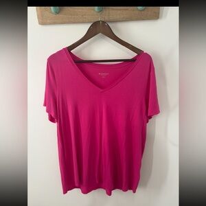 Reitmans Women's Bright Pink V-Neck Tee